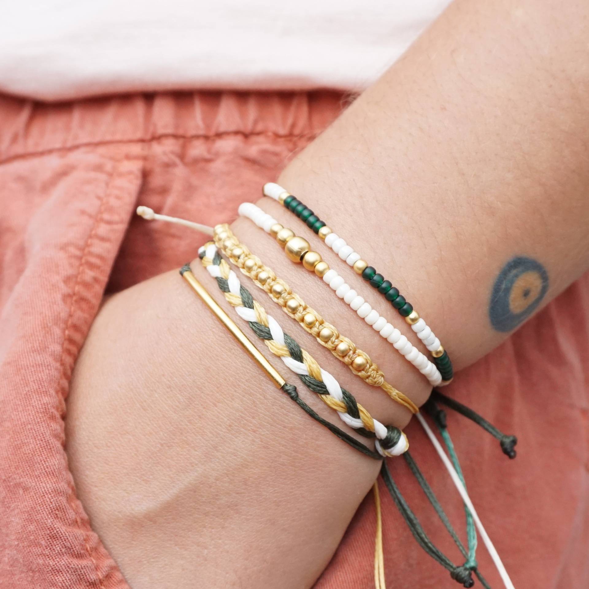 Handgefertigte Makramee Armband Set Boho Perlen Armbänder Aus Baumwolle von BeeMadeDesign