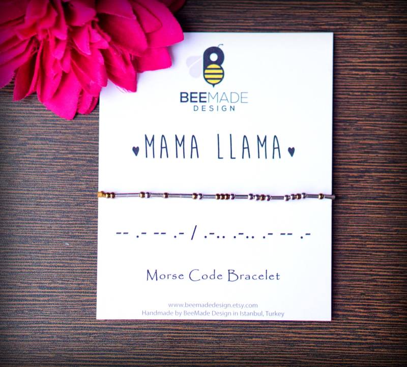 Mama Llama Morse-Code Armband | Gold - Oder Silberperlen, Verstellbar von BeeMadeDesign