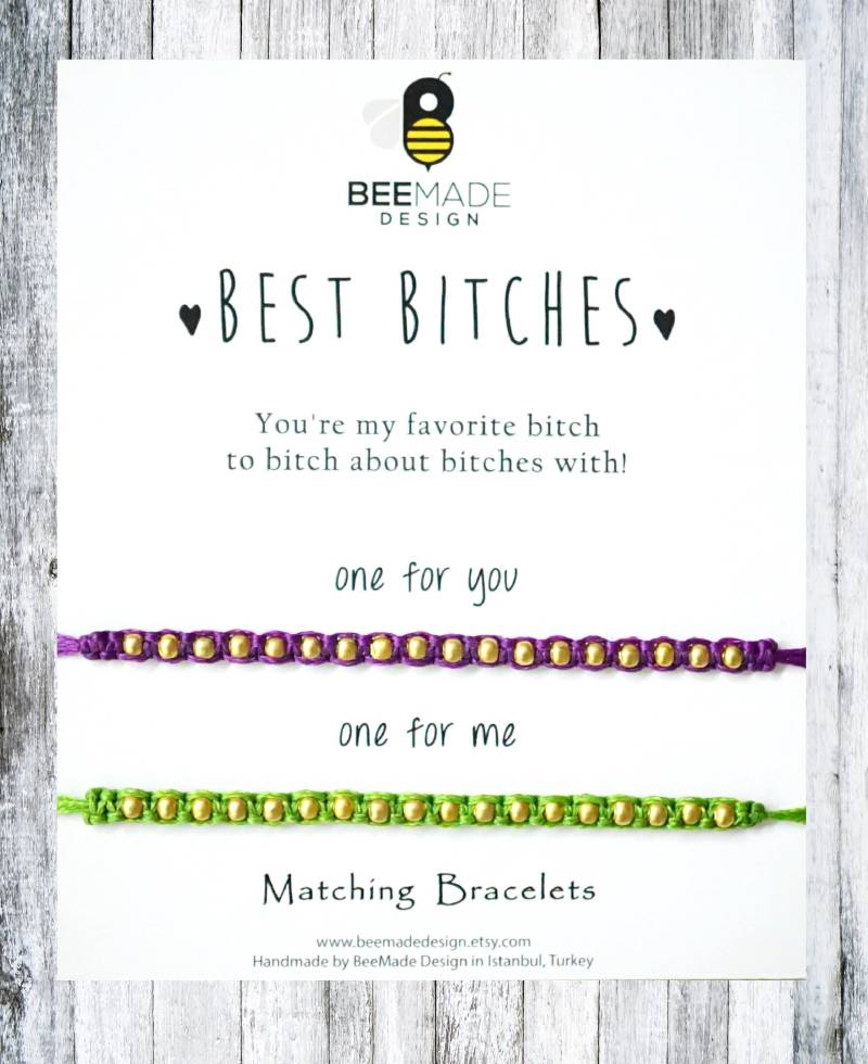 Passende Armbänder Für Zwei - Handgefertigte Makramee Mit Vergoldeten Perlen von BeeMadeDesign