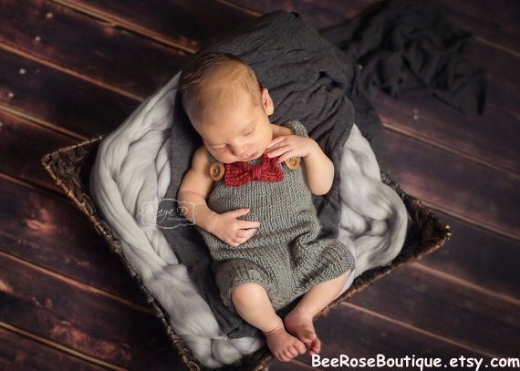 Baby Fliege Strampler| Neugeborenen Junge Foto Outfit| Kommt Nach Hause Outfit | Gestrickte Babykleidung| Strampler Junge| Gestrickt| 0-24M von BeeRoseBoutique