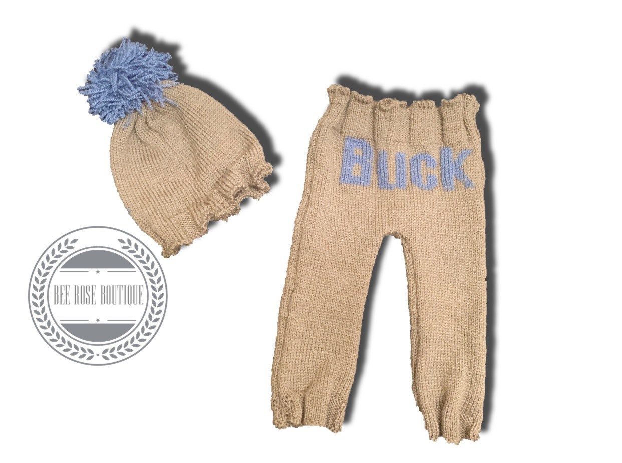 Name Babykleidung| Handgestrickte Preemie Junge Kleidung| Gestrickte Babyhose| Baby Kommt Nach Hause Outfit| Unisex Babykleidung von BeeRoseBoutique