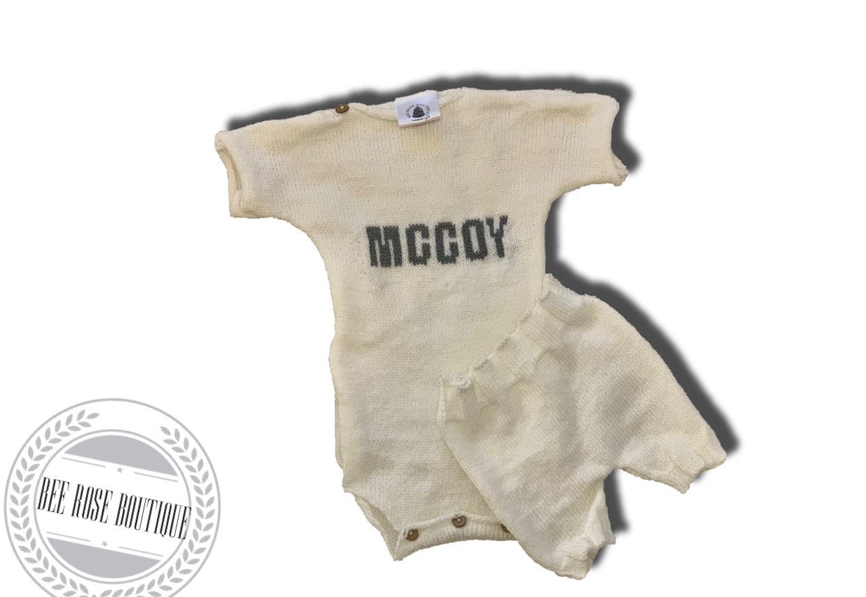strick Baby Short Set | Kleidung Wunschname Shirt Gestrickte Babykleidung| Jungen Coming Home Outfit Frühchen Personalisiert von BeeRoseBoutique