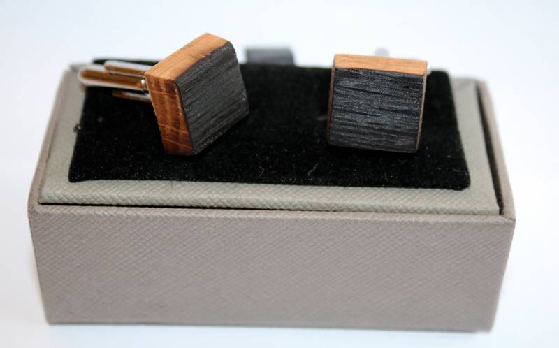 Handgefertigte Manschettenknöpfe Aus Eichenholz Verkohltes Scotch Whisky Fass, Versilbert von BeeSpokeBarrels