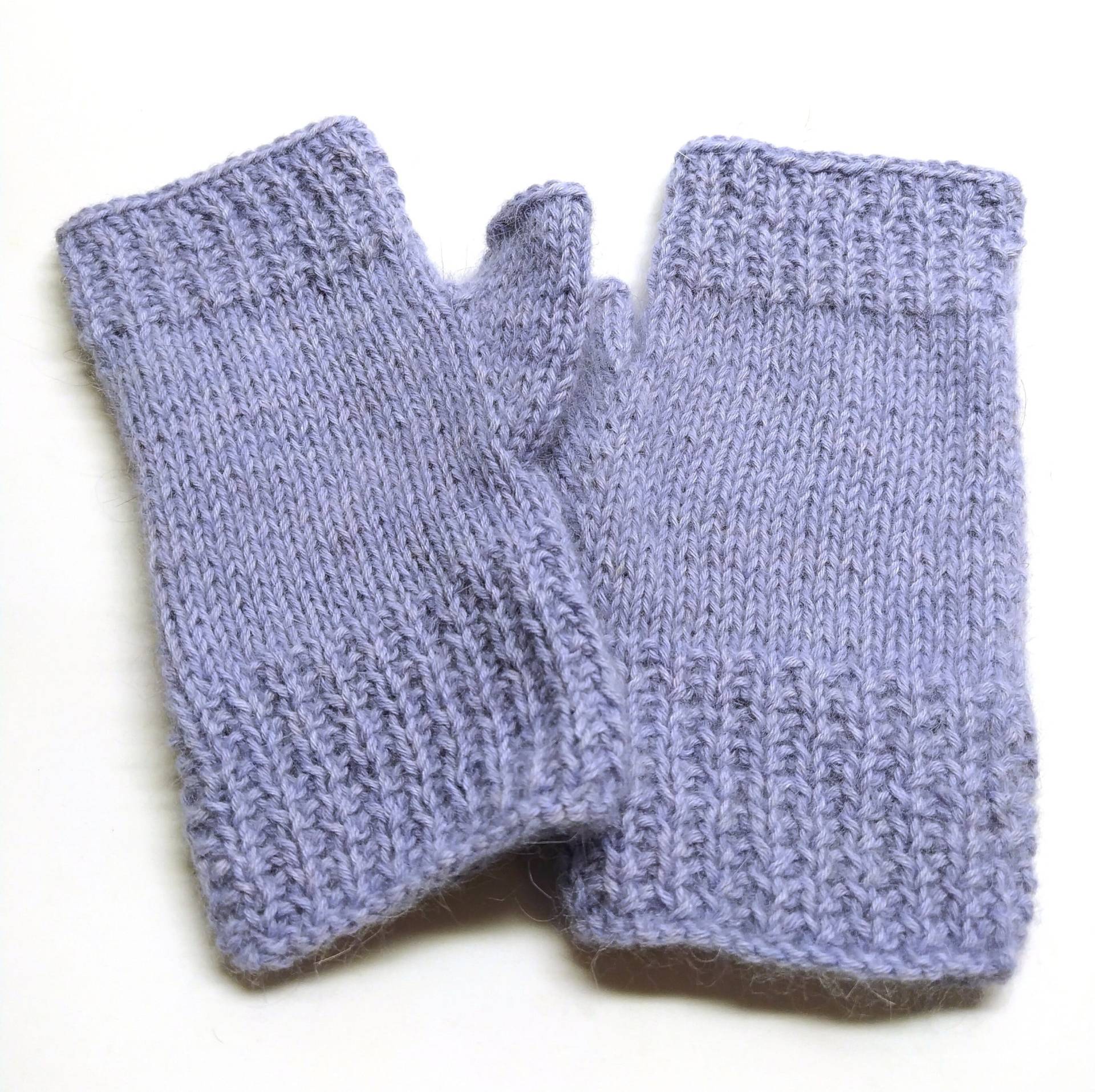 Angora Fingerlose Handschuhe Für Frauen. Winterhandschuhe. Grau Lila Handgestrickte Handschuhe. Wolle Halbhandschuhe von BeeTheBlackSheep