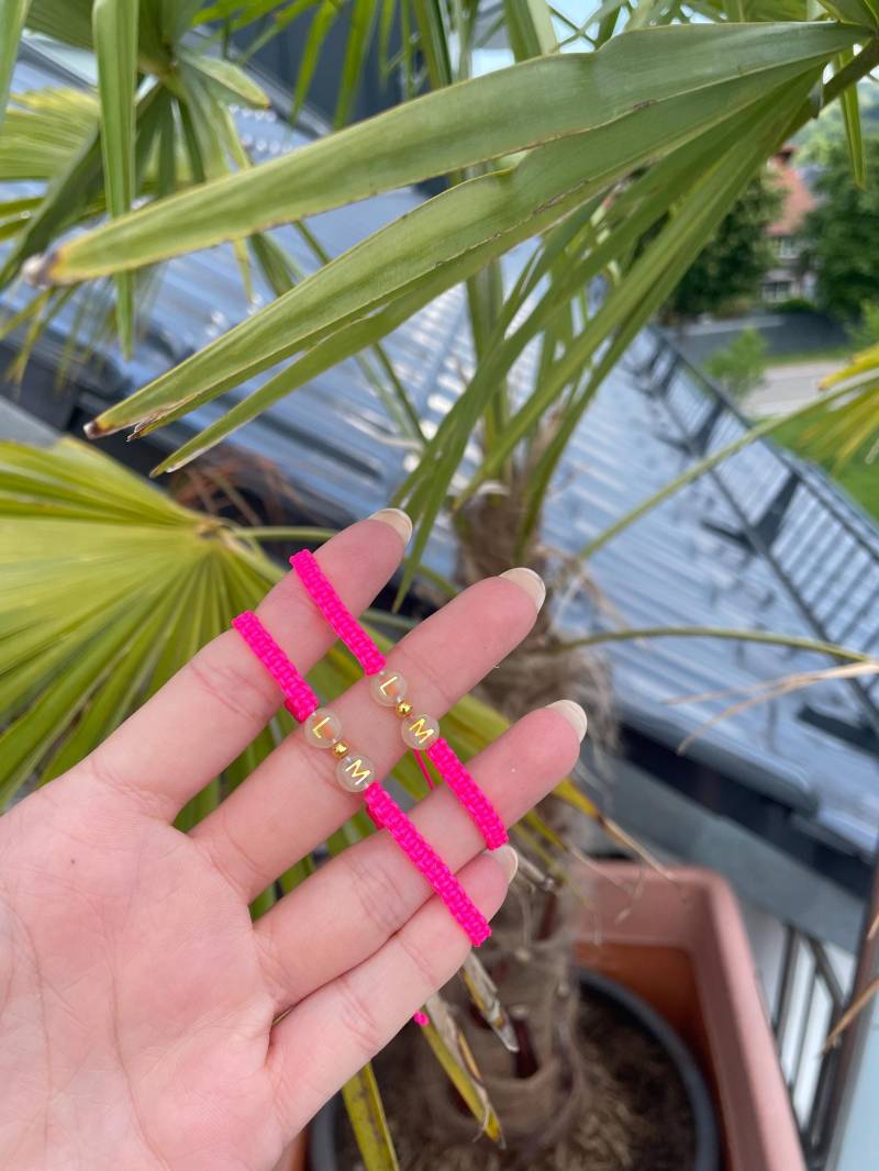 Armband Aus Makramee Mit Buchstaben von Beecreatiful