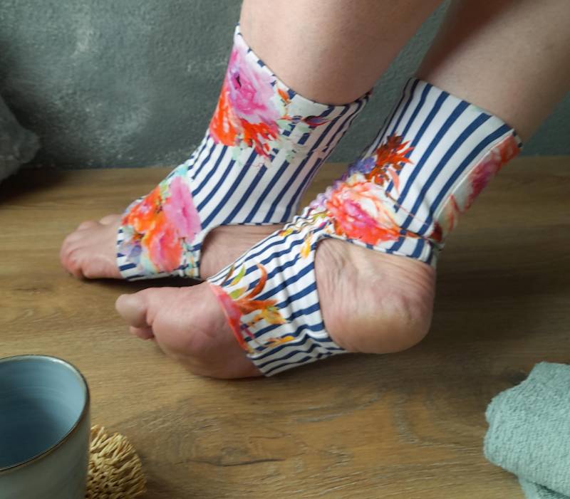 Yogasocken Gr. 40/41- Pilatessocken Zehen- Und Fersenfrei Aus Baumwolljersey - Einzelstück Handmade Genäht- Geschenk Für Die Freundin Yogasocken Gr. 40/41- Pilatessocken Zehen- Und Fersenfrei Aus Baumwolljersey - Einzelstück Handmade Genäht- Geschenk Für Die Freundin von BeeeSox