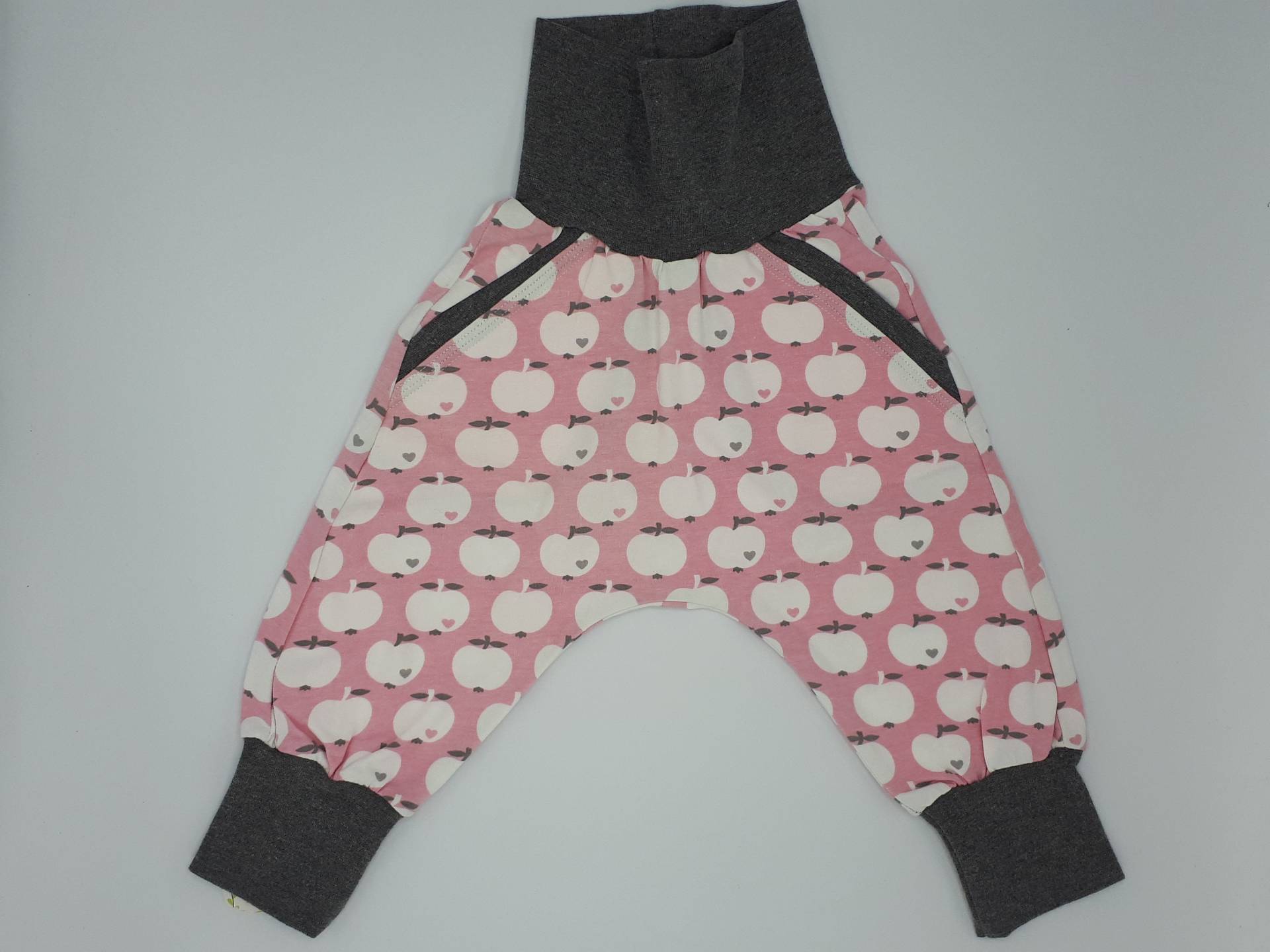Pumphose, Gr 74, Rosa/Grau Mit Äpfelchen Kuschelhose von BeefriendsShop