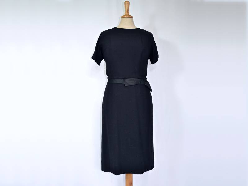 Jahrgang 1950-60Er Jahre || "Put A Bow On It' Cocktailkleid Mit Grosgrain Band Schleife Mittel Jahrgang 1950-60Er Jahre || "Put A Bow On It' Cocktailkleid Mit Grosgrain Band Schleife Mittel von BeehausVintage