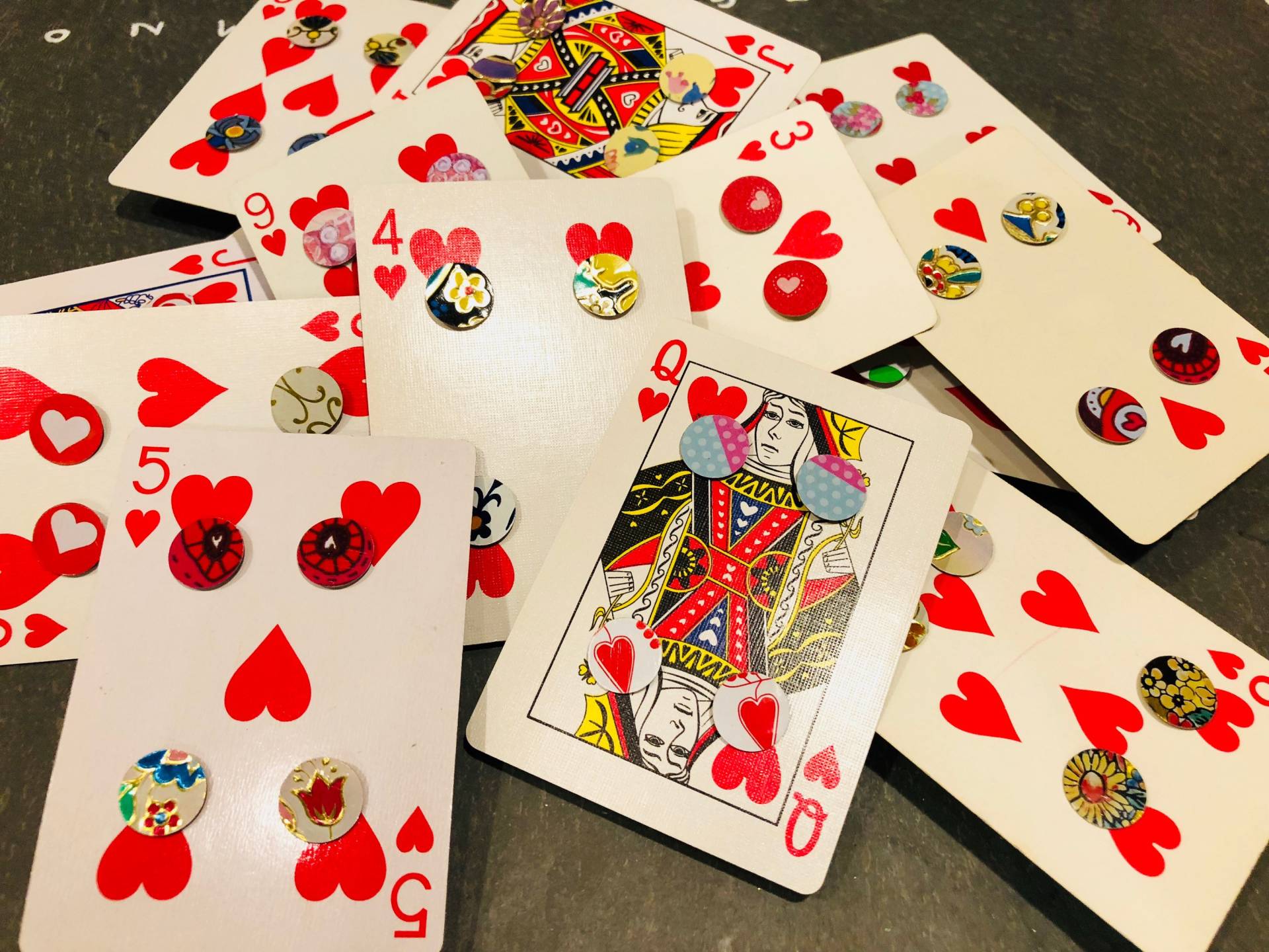 Ohrringe Aus Einer Vintage Blechdose, Set Of 2 von BeehiveHooksandHoops