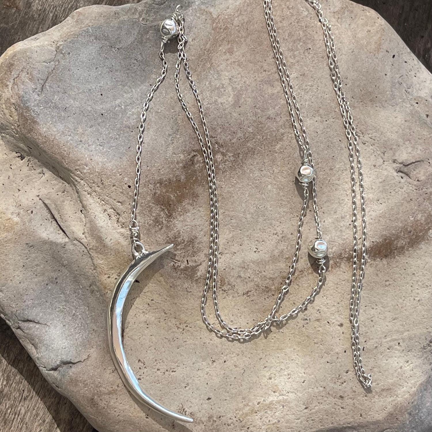 Handgemachte Sterling Silber Lange Halbmond Lariat Halskette Handgemachte Sterling Silber Lange Halbmond Lariat Halskette von BeehiveJewelryStore