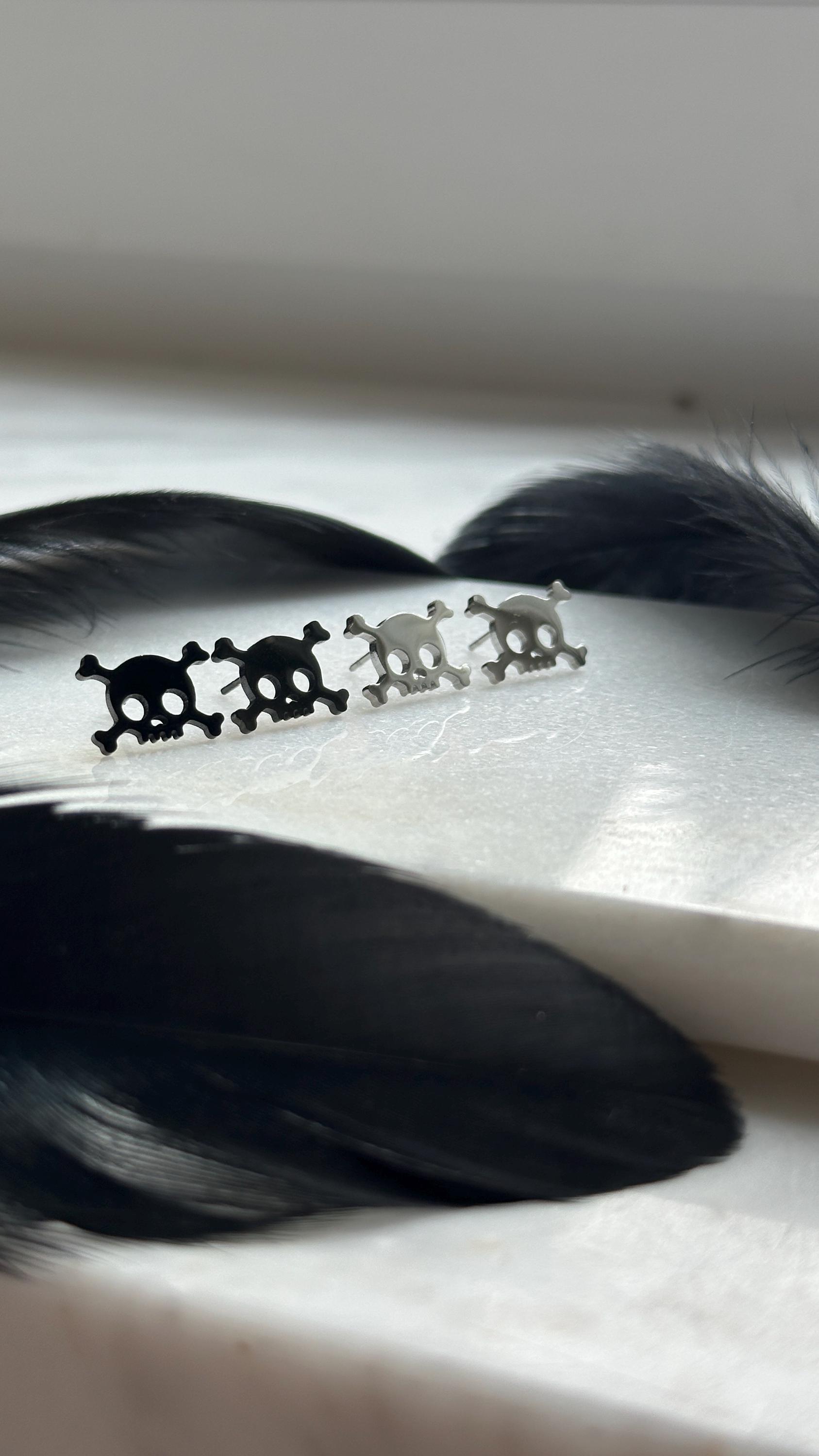 Niedliche Totenkopf Schädel Ohrstecker Paar - Verspielter Modeschmuck Ohrringe Geschenk Für Sie von BeekesCreativStudio