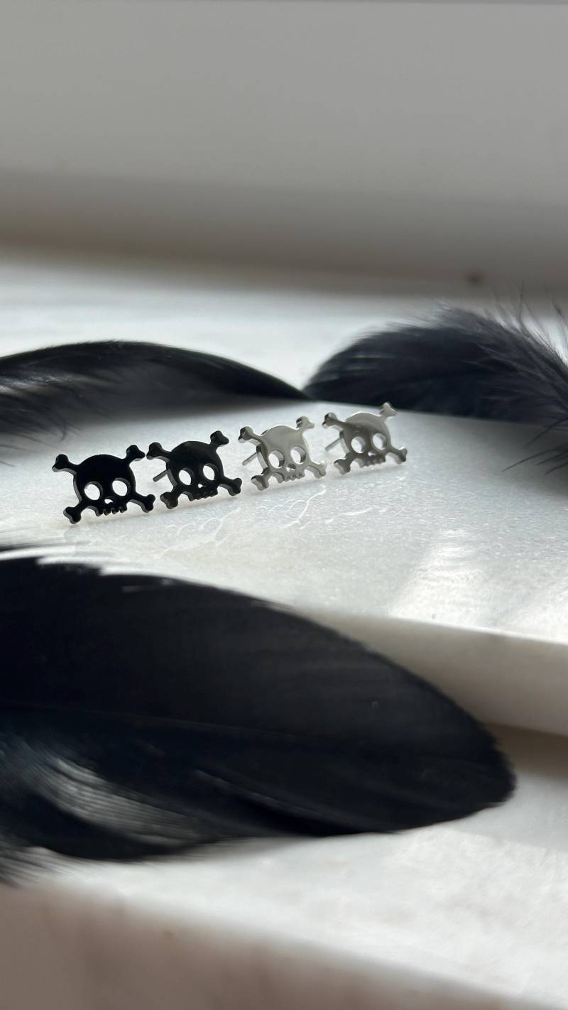 Niedliche Totenkopf Schädel Ohrstecker Paar - Verspielter Modeschmuck Ohrringe Geschenk Für Sie von BeekesCreativStudio