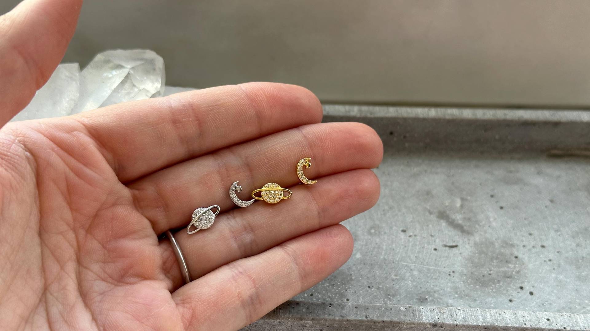 Ohrstecker Mond Und Planet Ohrringe Goldfarbener Silberfarbener Edelstahl Mini Set Space Schmuck Ohrstecker Mond Und Planet Ohrringe Goldfarbener Silberfarbener Edelstahl Mini Set Space Schmuck von BeekesCreativStudio