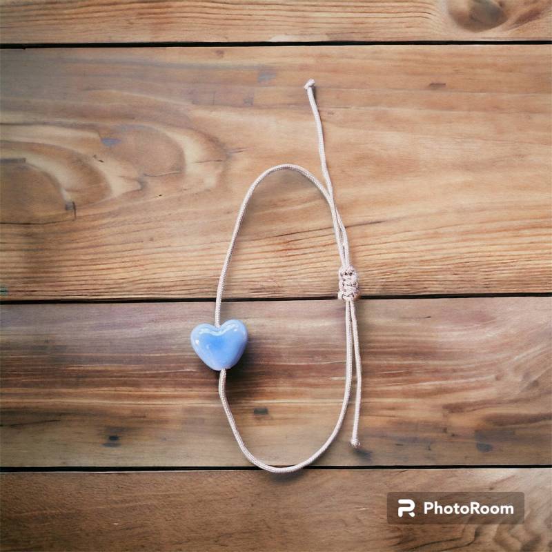 Verstellbares Makramee Armband Mit Hell Blauer Herzperle Aus Keramik Geschenk Liebe Weihnachten Jahrestag Geburtstag Freundschaft von BeekesCreativStudio