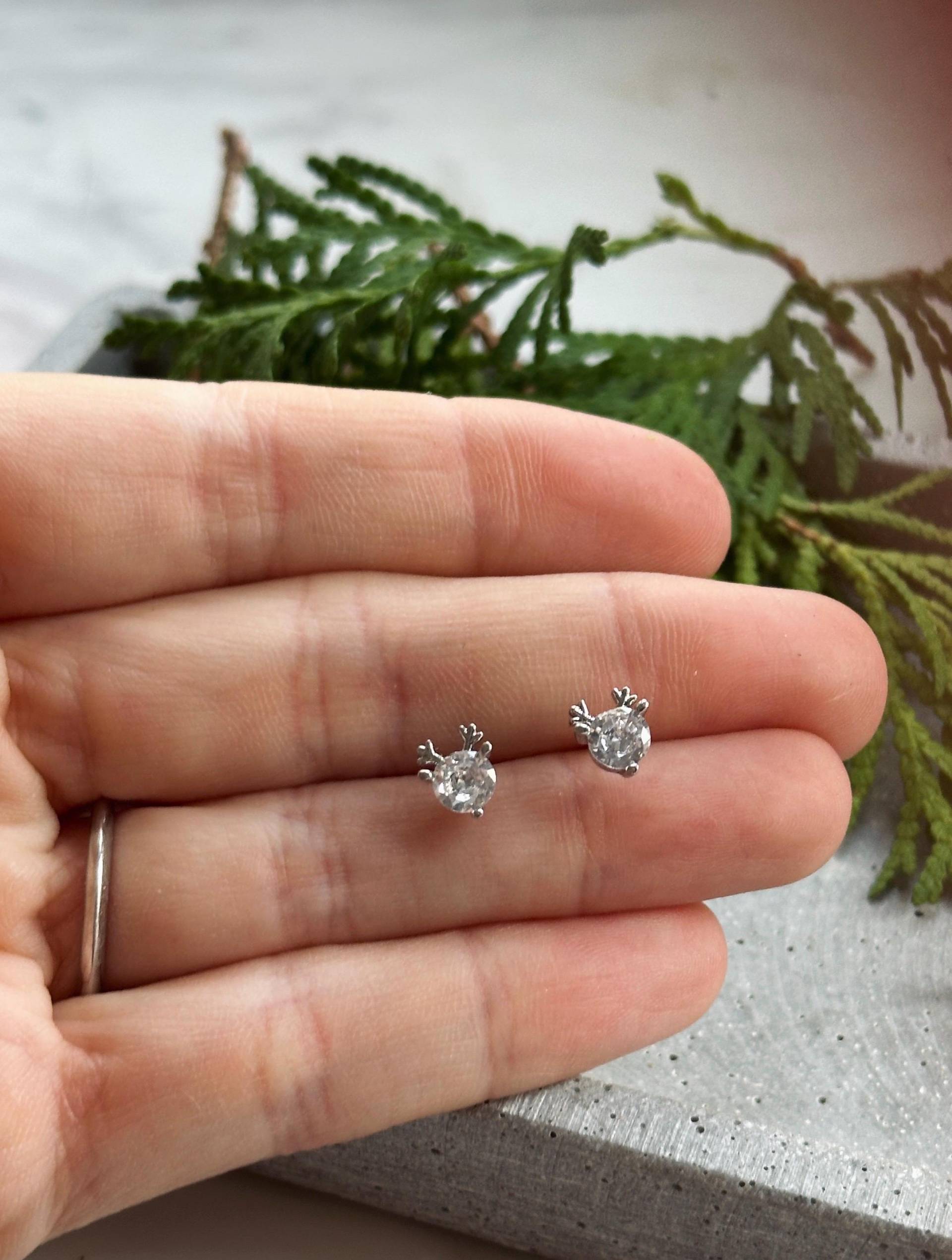 Weihnachtliche Ohrstecker Set - Rentier Und Weihnachtsbaum in Silber von BeekesCreativStudio