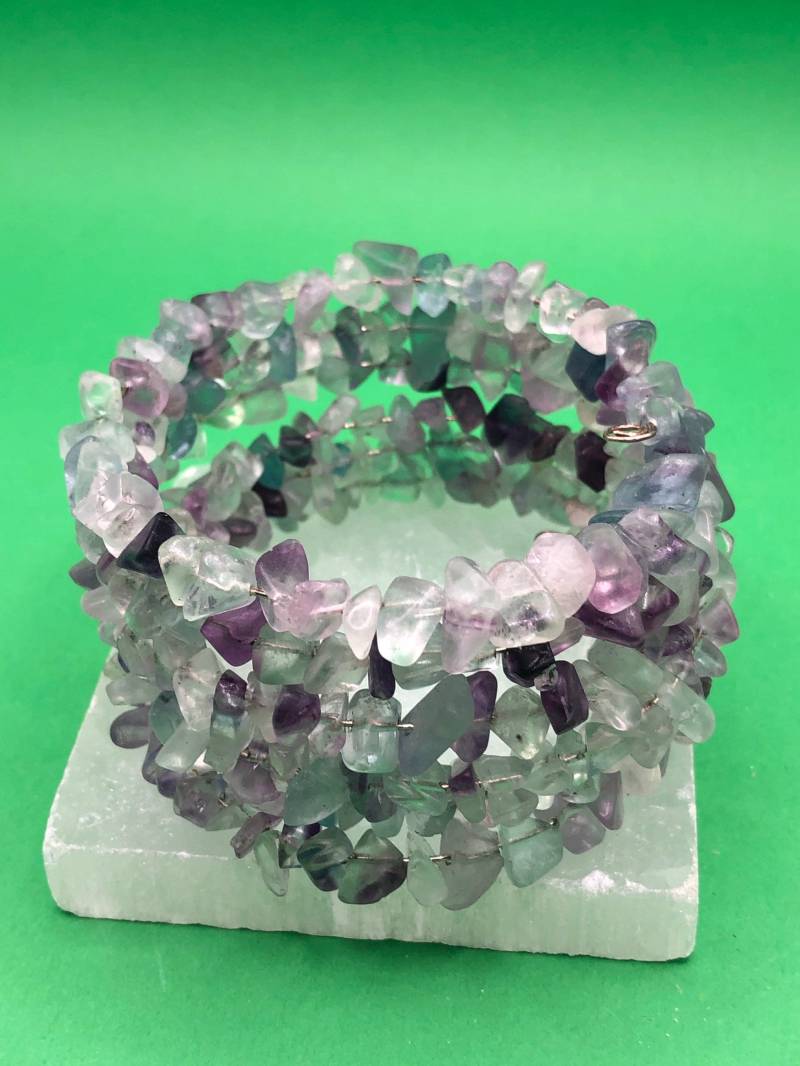 Echtes Regenbogen Fluorit 6-10mm Chip/Nuggets Perlen 5 Reihig Memory Draht Armband Edelstein Vertrauen Ruhe Stabilität von BeeoriginalCrafts