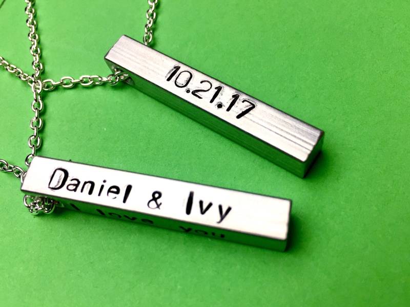 Geschenk Für Ihn - Halskette Freund Jahrestagsgeschenke Männer Personalisierte Bar Datum Namen Paar Weihnachtsgeschenk von BeesHandStampedGifts