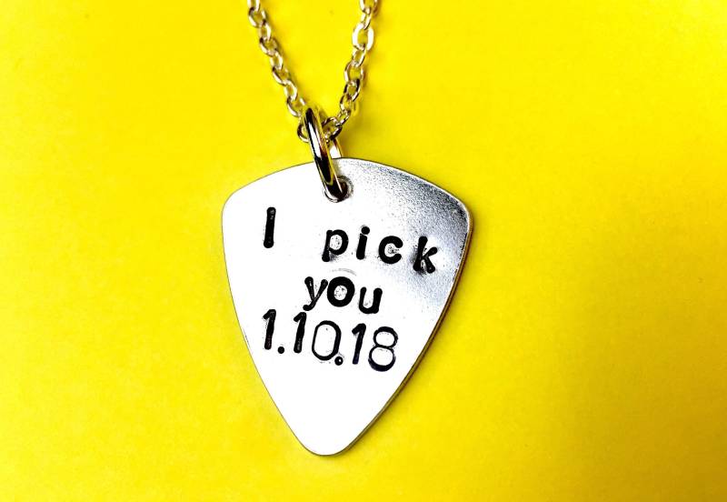 Personalisierte Plektrum Halskette - Anhänger von BeesHandStampedGifts