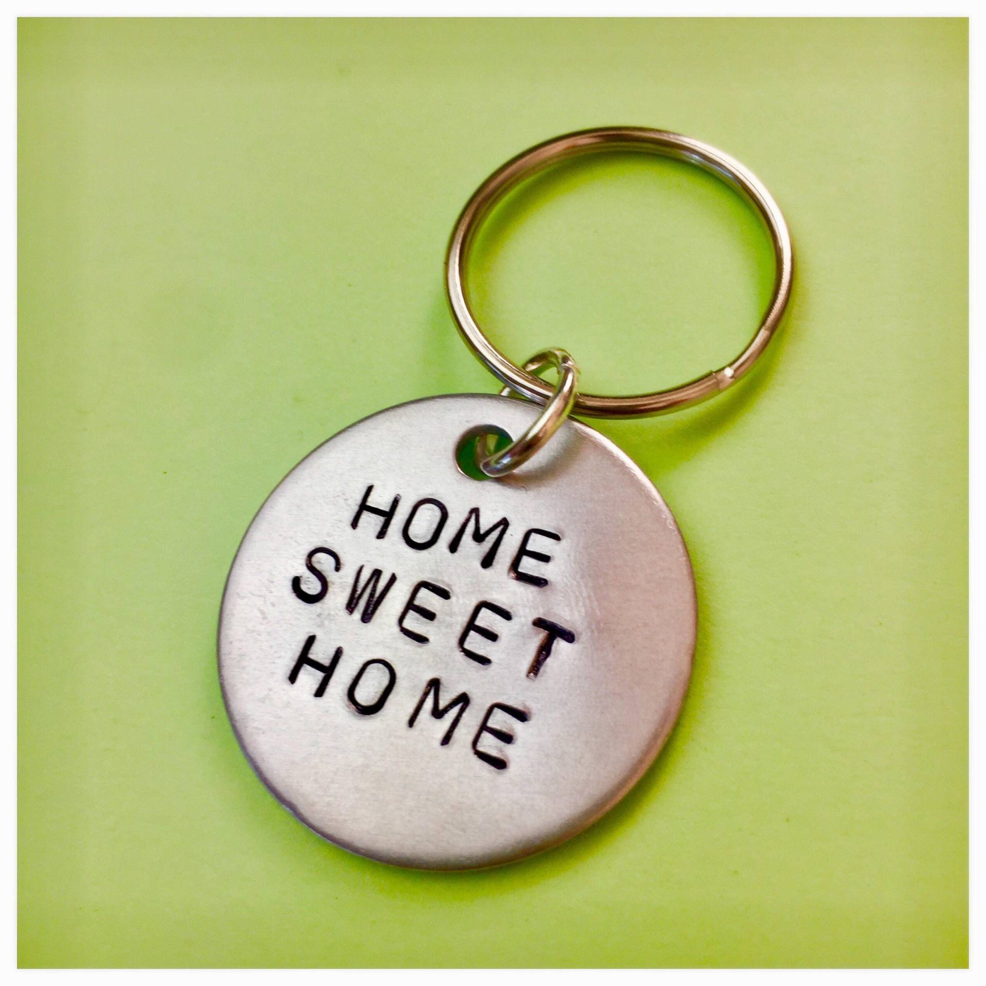 Hand Gestempelt Home Sweet Schlüsselbund, Aluminium Housewarming Geschenk von BeesHandStampedGifts