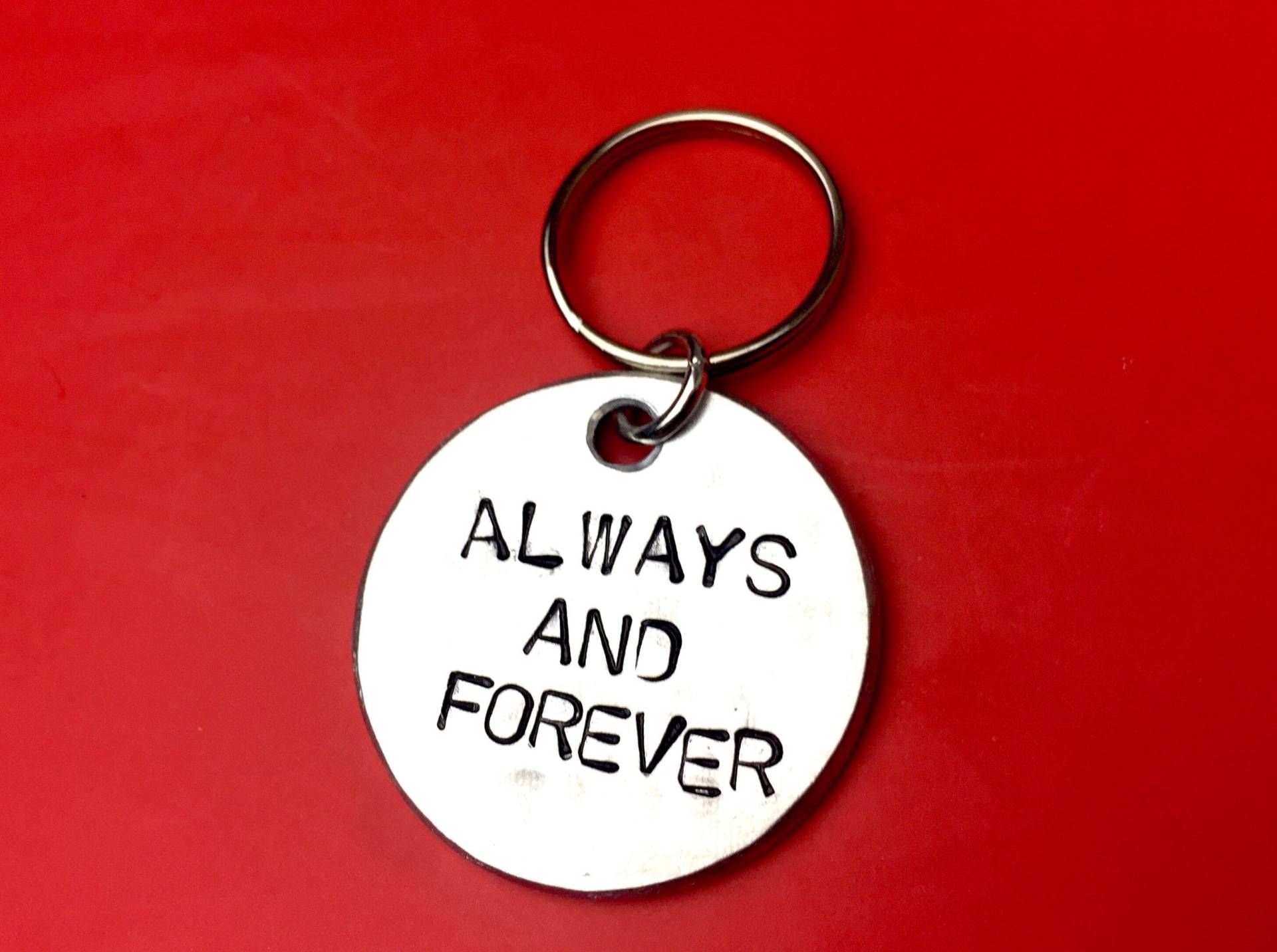 Immer Und Für Immer - Geschenk Freundin Weihnachtsgeschenk Ihn Hochzeitstag Schlüsselanhänger Mit Gravur von BeesHandStampedGifts