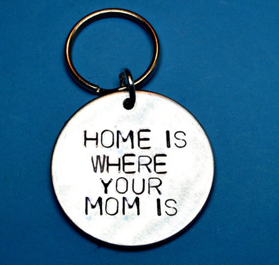 Muttergeschenk, Jubiläum, Zuhause Ist, Wo Deine Mutter Geschenk Für Mutter, Personalisiertes Geschenk, Handgestempelter Schlüsselanhänger, Uk von BeesHandStampedGifts