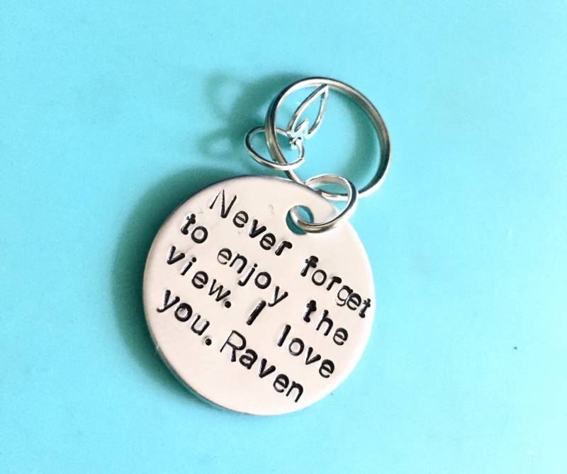 Personalisierter Pilot Geschenk, Langstrecken Freund Pilot, Fliegen, Schlüsselbund Benutzerdefinierte Luftfahrt, Personalisiertes Ich Liebe Dich von BeesHandStampedGifts