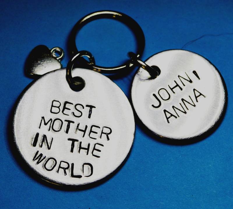 Personalisiertes Geschenk, Beste Mutter Der Welt, Maßgeschneidertes Handgestempelter Schlüsselanhänger, Geschenkidee, Geschenk Für Mutter, Mama von BeesHandStampedGifts