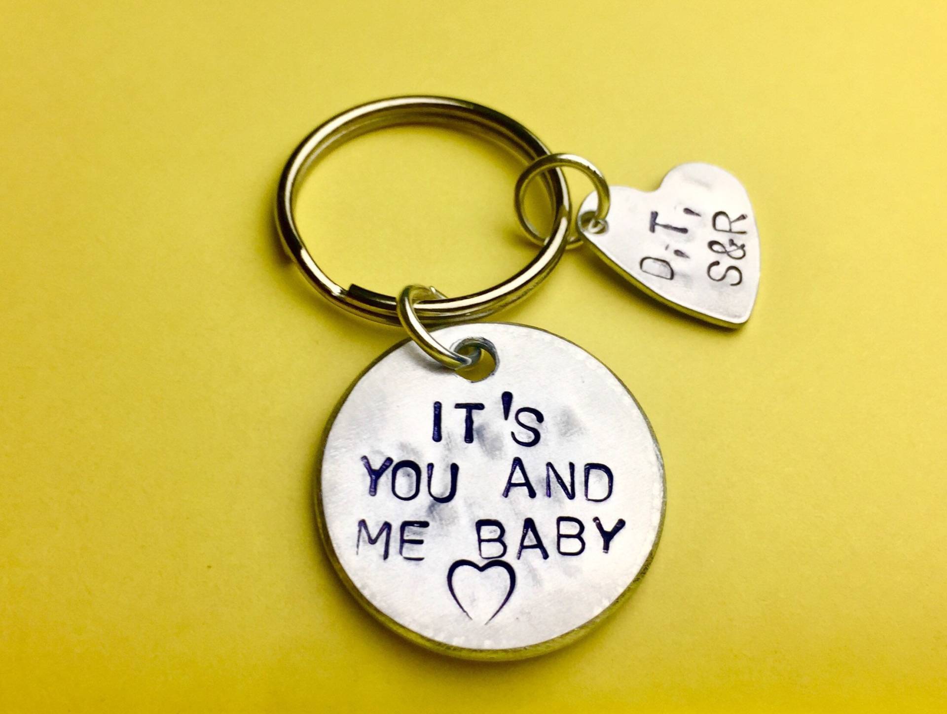 Personalisiertes Geschenk Für Freund, Weihnachtsgeschenk Männer, Personalisiertes Mann, Freund Schlüsselanhänger, Individuelles Zum Jahrestag von BeesHandStampedGifts