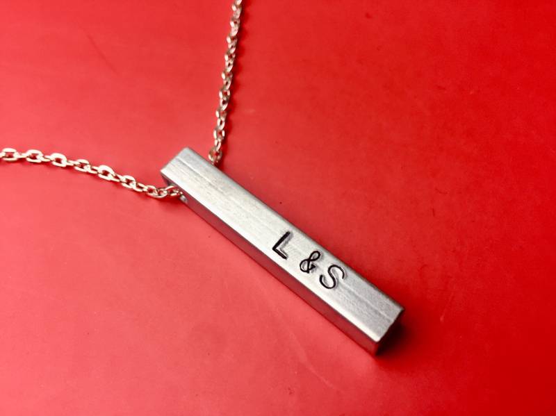 Weihnachtsgeschenk, Geschenk Für Ihn Freund Jahrestag Sterling Silber Halskette Paare Initialen Schmuck Graviert Männer von BeesHandStampedGifts