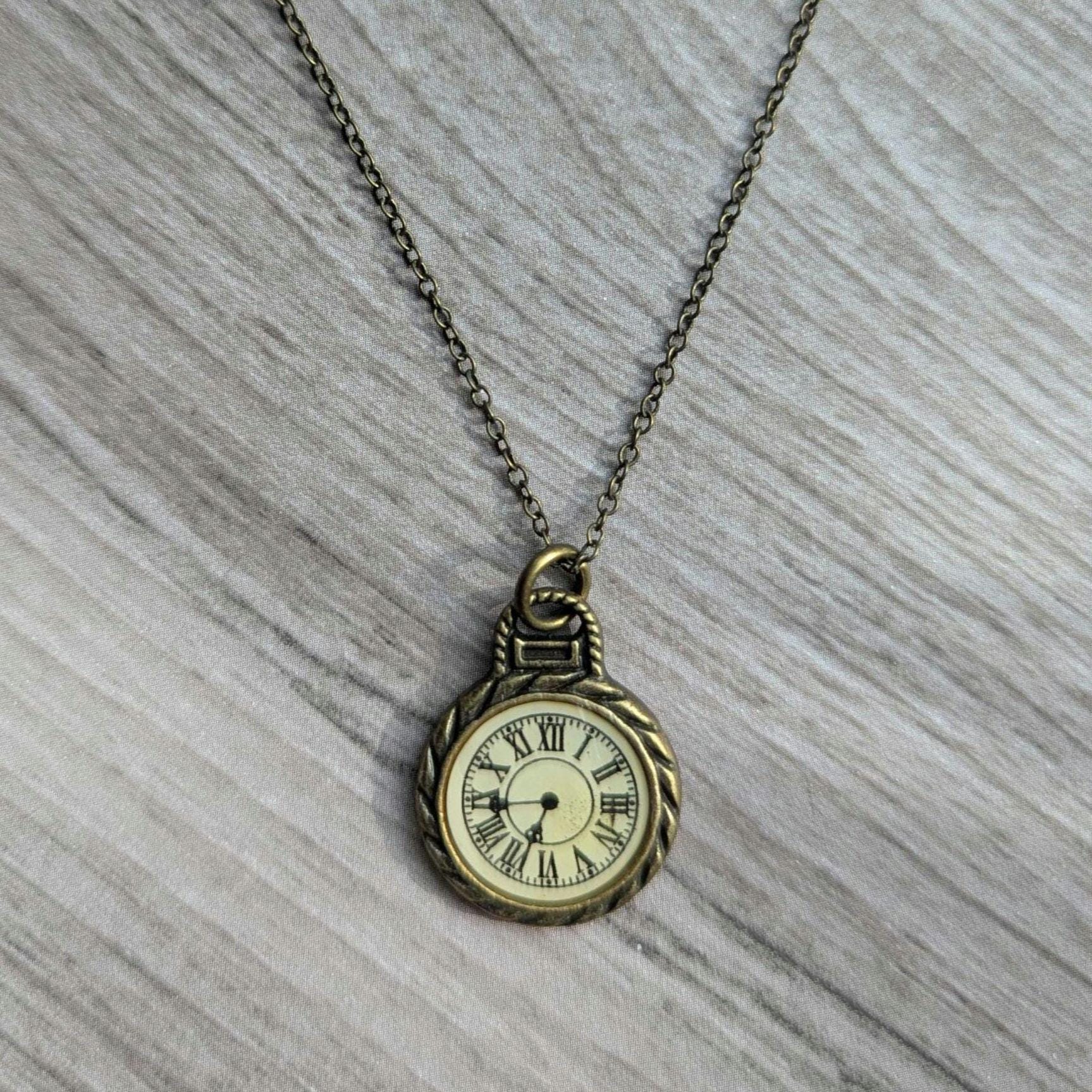 Antike Messing Uhr Halskette Antike Messing Uhr Halskette von BeesHandmadeJewelry