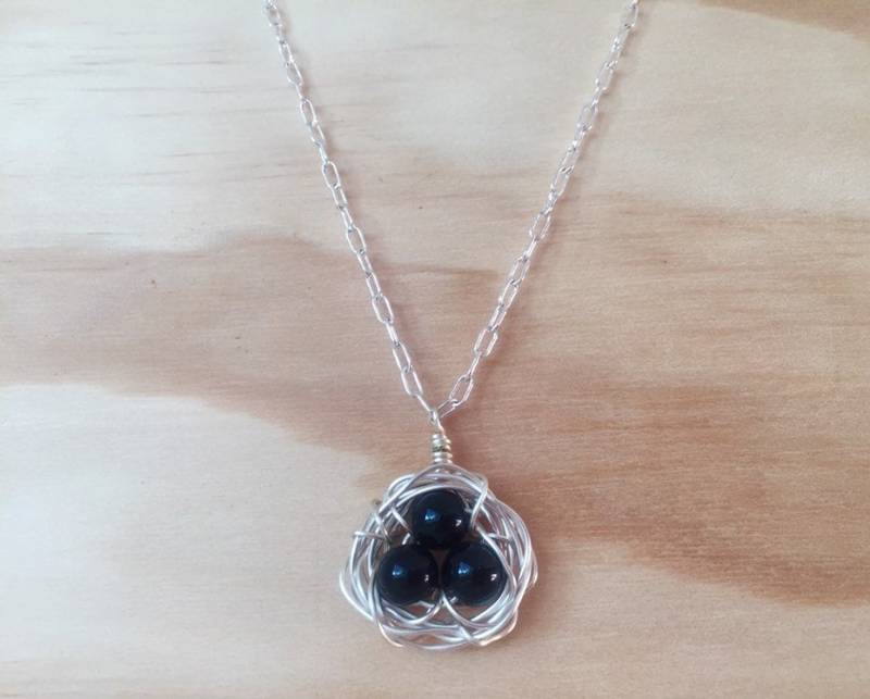 Schwarze Glas Vogelnest Halskette Schwarze Glas Vogelnest Halskette von BeesHandmadeJewelry