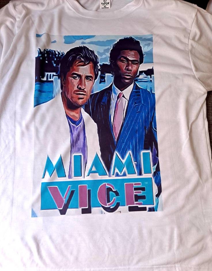 Miami Vice Weißes Poly T-Shirt Miami Vice Weißes Poly T-Shirt von Beescustomsocksntees