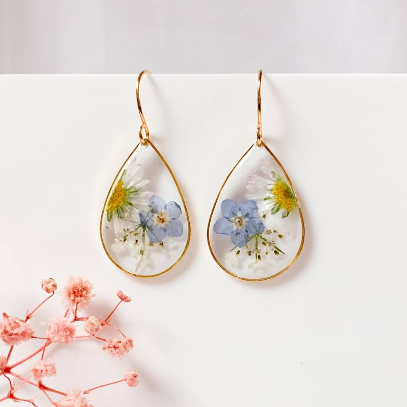 Blumenohrringe // Handgemacht Echt Getrocknet Resin Natur Wildblumen Frühling Schmuck Kerbel Vergissmeinnicht Geschenk Für Frauen Muttertag von BeetleMouse