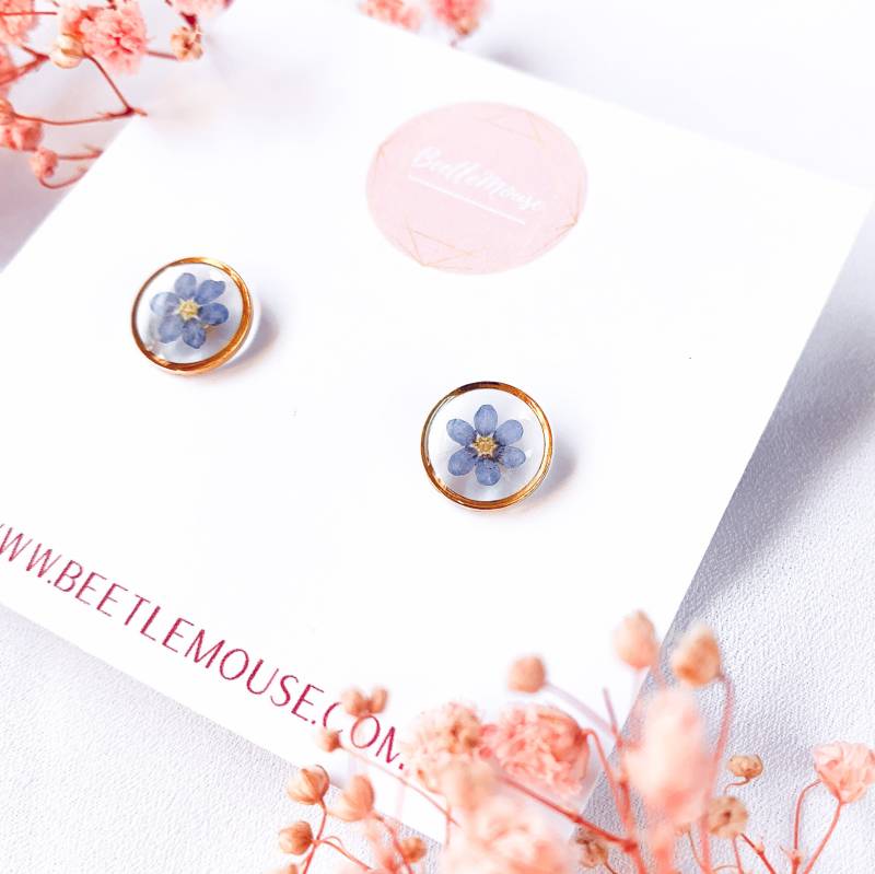 Vergissmeinnicht Ohrstecker // Handgemacht Echt Getrocknet Blume Resin Schmuck Gold Silber Mini Geschenk Für Frauen Taufe Hochzeit Verlobung von BeetleMouse