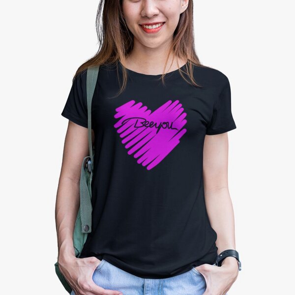 Beeyou. Clothes T-Shirt aus Bio-Baumwolle mit Beeyou Herz Druck von Beeyou. Clothes
