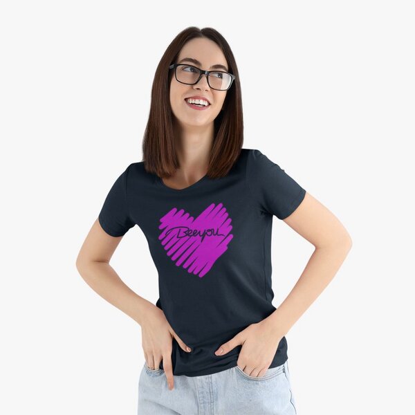 Beeyou. Clothes T-Shirt aus Bio-Baumwolle mit Beeyou Herz Druck von Beeyou. Clothes