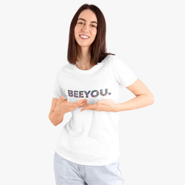 Beeyou. Clothes T-Shirt aus Bio-Baumwolle mit Blumen Beeyou.-Design von Beeyou. Clothes