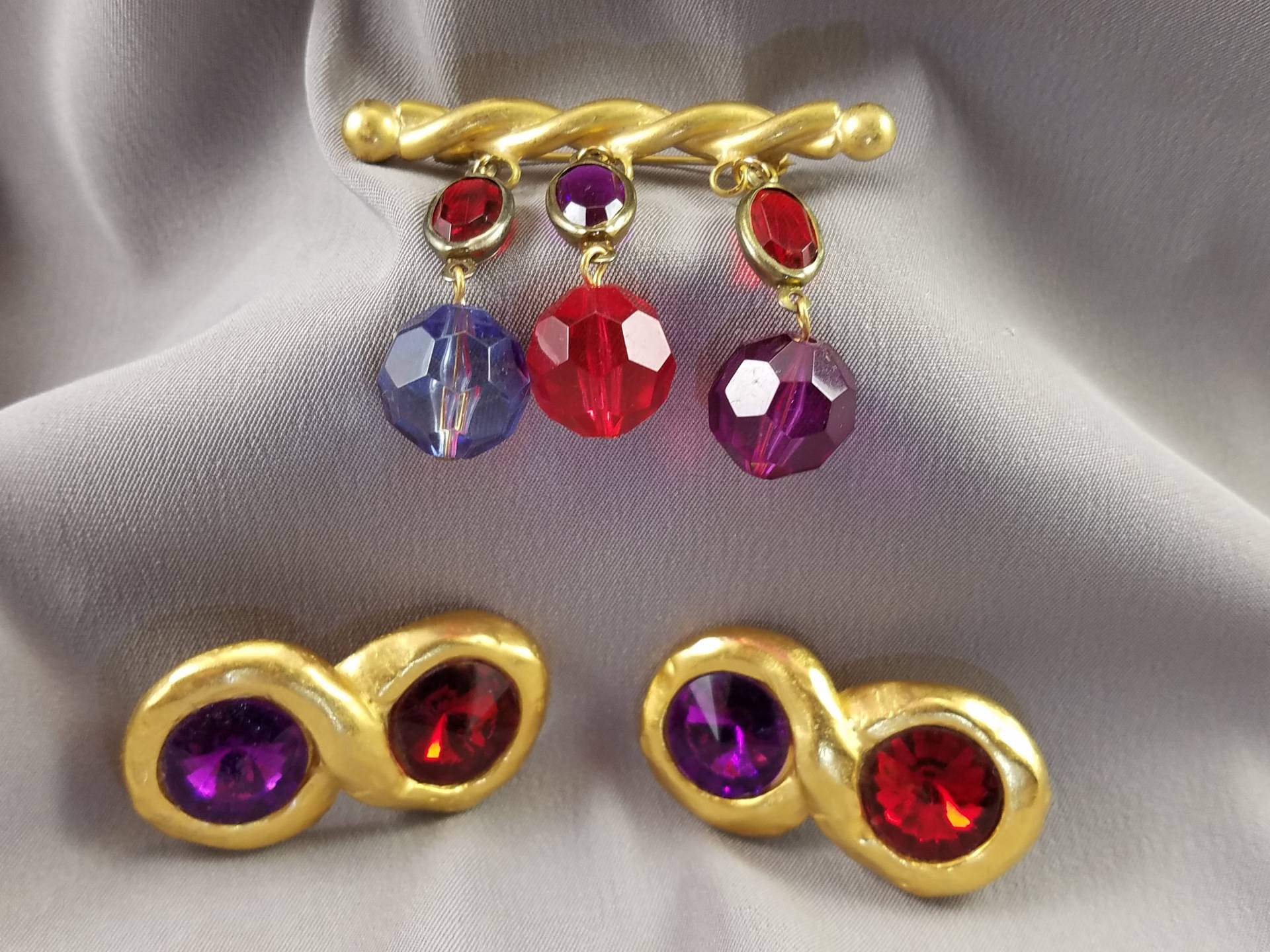 Gold Brosche Mit Ohrringe Rot Lila Baumelnde Kugeln Ohrclips 80Er Jahre Schmuck Set Extravagantes Aufwendiges Vintage Geschenk Für Sie Geburtstag von BeforeItDisappears