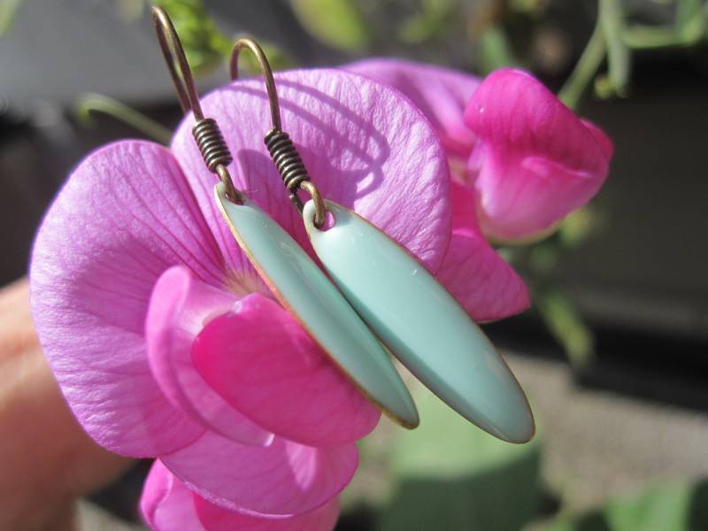 Emaille-Ohrhänger Mint Längliches Oval, Kaltemaille von Behrenperlen