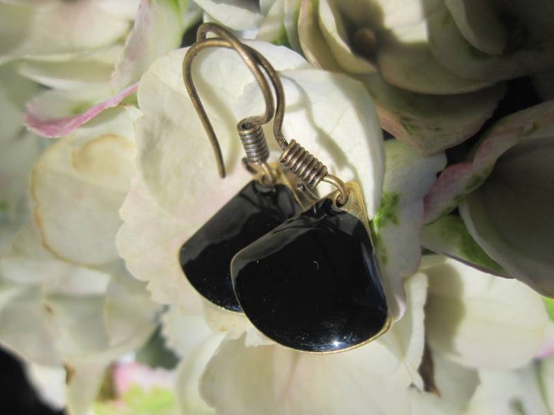 Emaille-Ohrhänger Schwarz, Fächer, Viertel von Behrenperlen