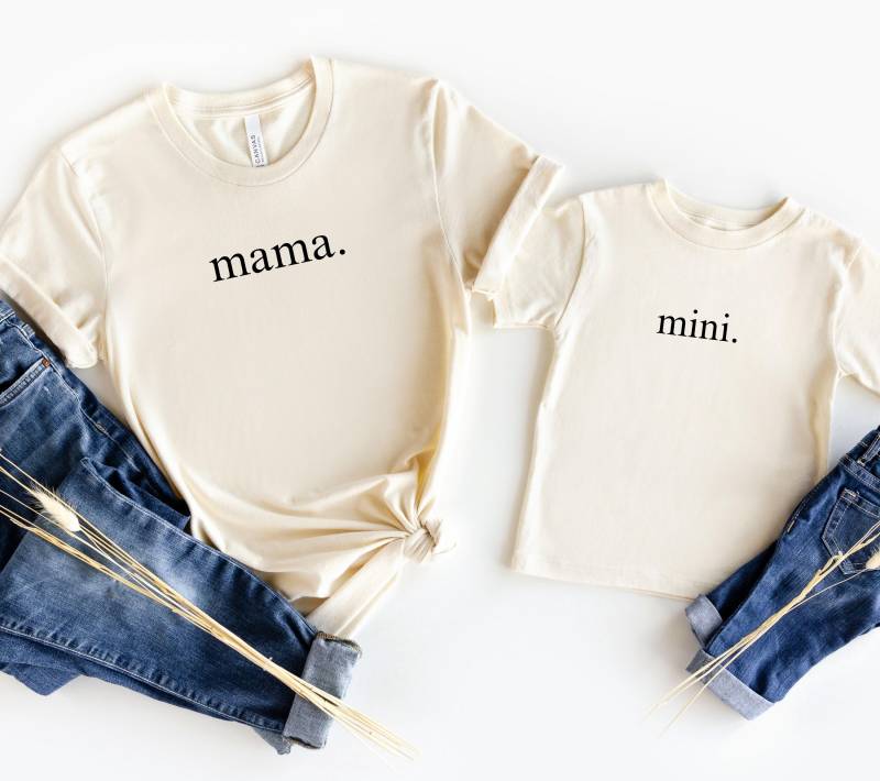 Mama Und Ich Outfits, Babypartybevorzugungen, T-Shirt, Mini Bodysuit, Kleinkind, Jugend, Neue Mutter Geschenkidee, Erwartet Geschenk Mama Und Ich Outfits, Babypartybevorzugungen, T-Shirt, Mini Bodysuit, Kleinkind, Jugend, Neue Mutter Geschenkidee, Erwartet Geschenk von BeigeBoutiqueStudio