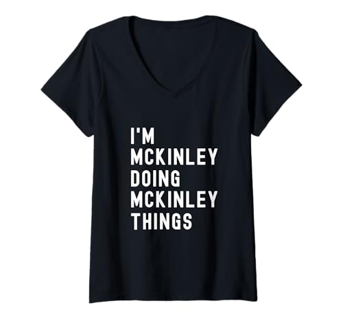 Damen Ich Bin Mckinley, der Mckinley-Dinge TUT T-Shirt mit V-Ausschnitt Damen Ich Bin Mckinley, der Mckinley-Dinge TUT T-Shirt mit V-Ausschnitt von Being Mckinley Birthday Name Funny