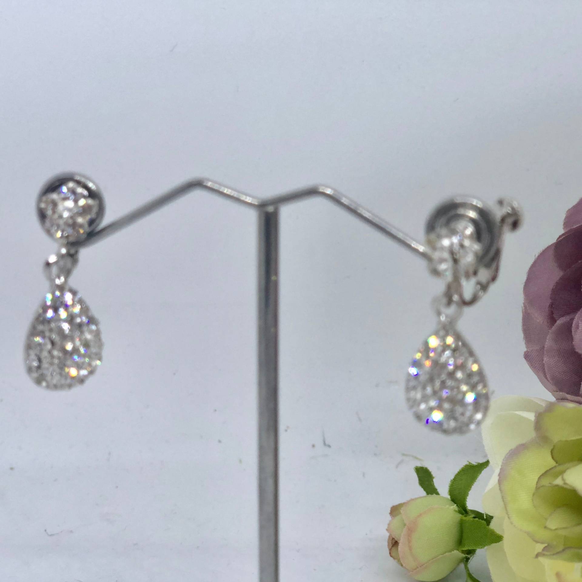 Kristall Teardrop Ohrclips - Silber Braut Hochzeit Kristall Teardrop Ohrclips - Silber Braut Hochzeit von BejewelledBridal