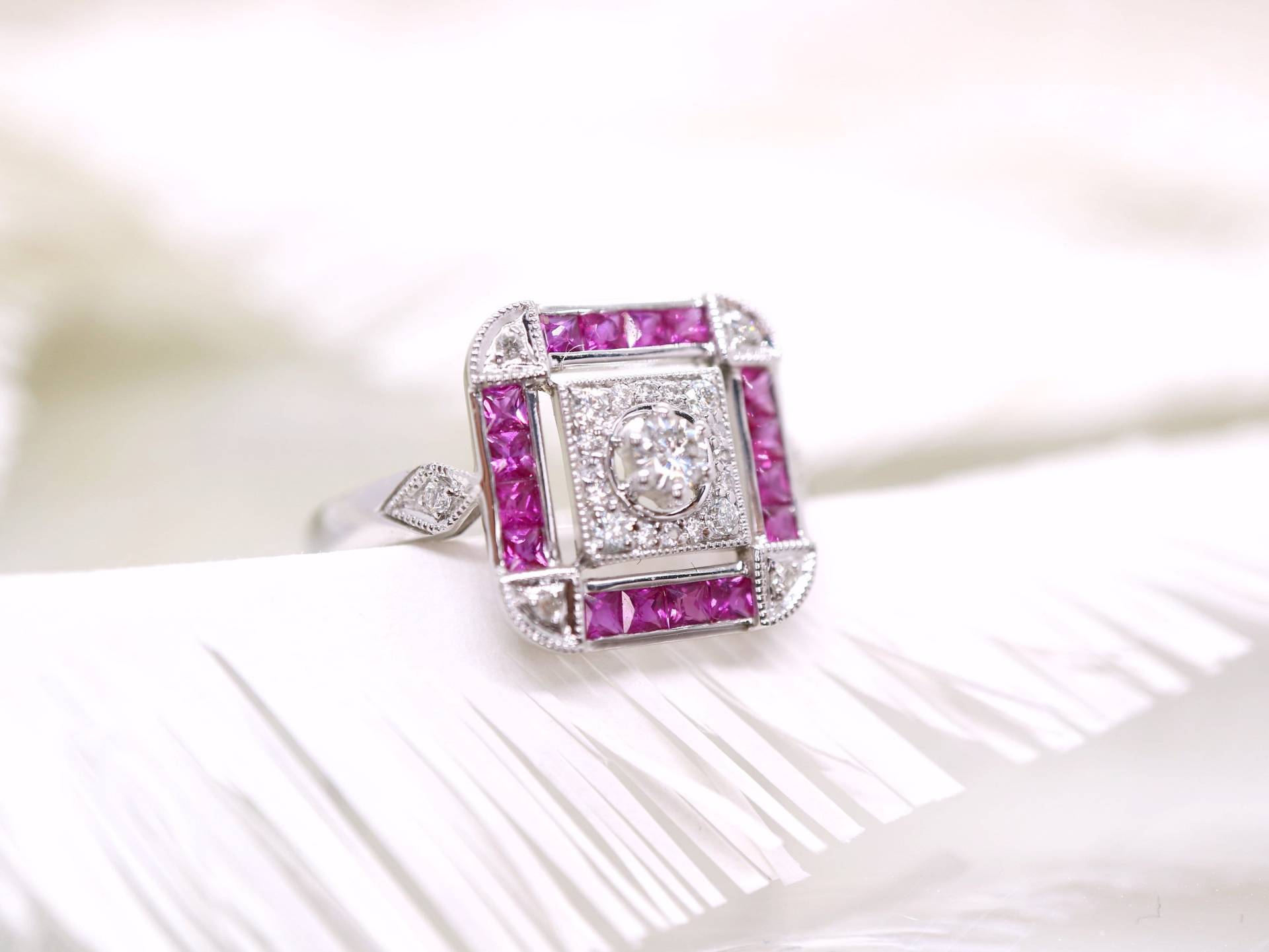 Art Deco Rubin Ring Weißgold Moissanit Vintage Schmuck von BejewelledBunny