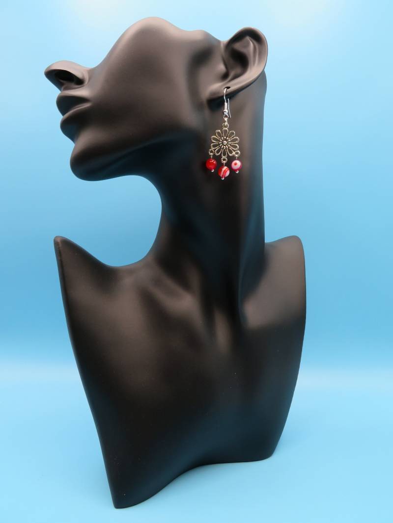 Schicke Und Einzigartige Echte Hell Rot Weiß Rot Mit Einem Band Versehene Achat Edelstein Daisy Kronleuchter 925 Sterling Silber Ohrringe Red Lace von BejewelledByJJ
