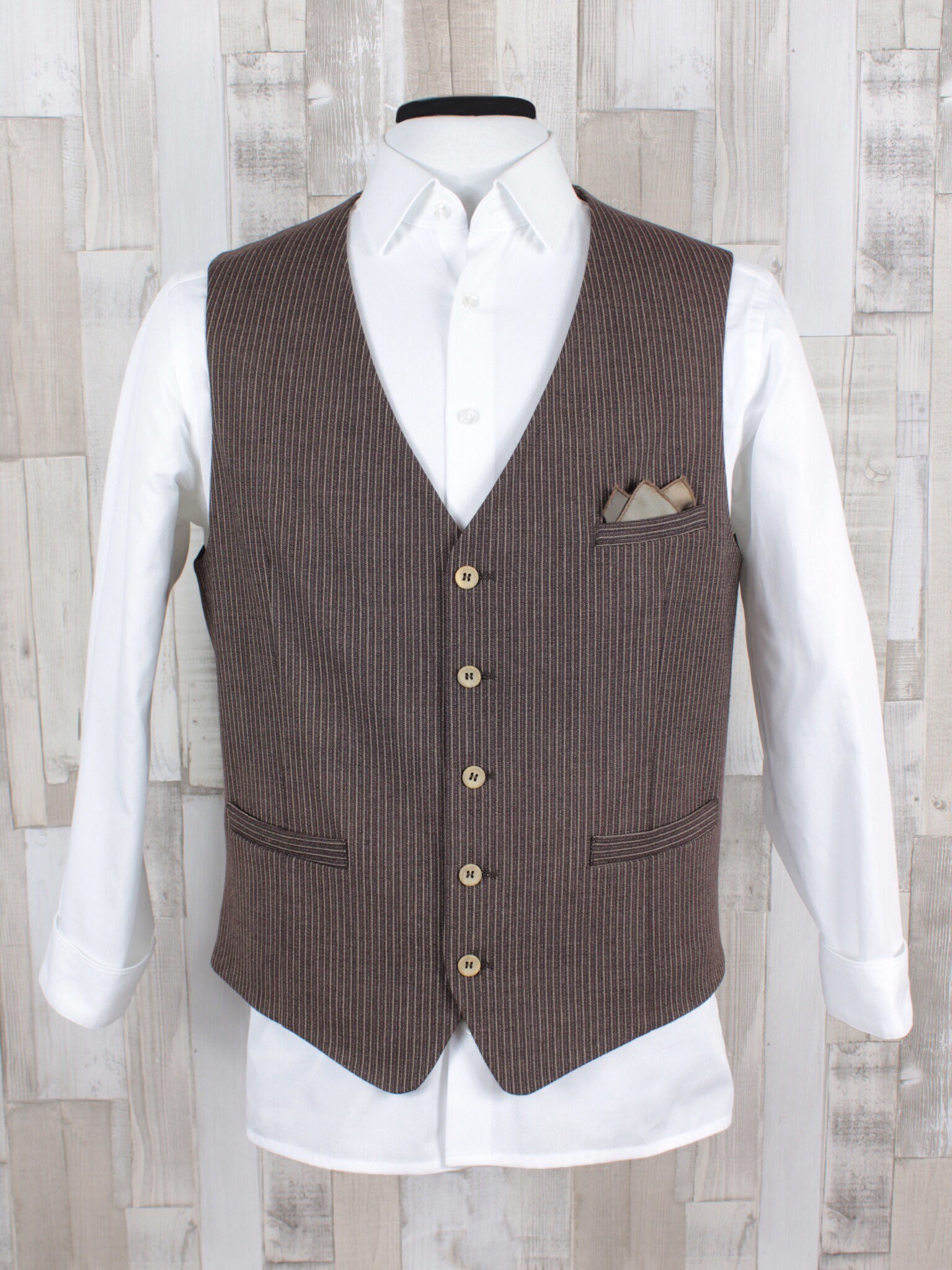 Herrenweste Dkl. Braun, Nadelstreifen von BekleidungGermany