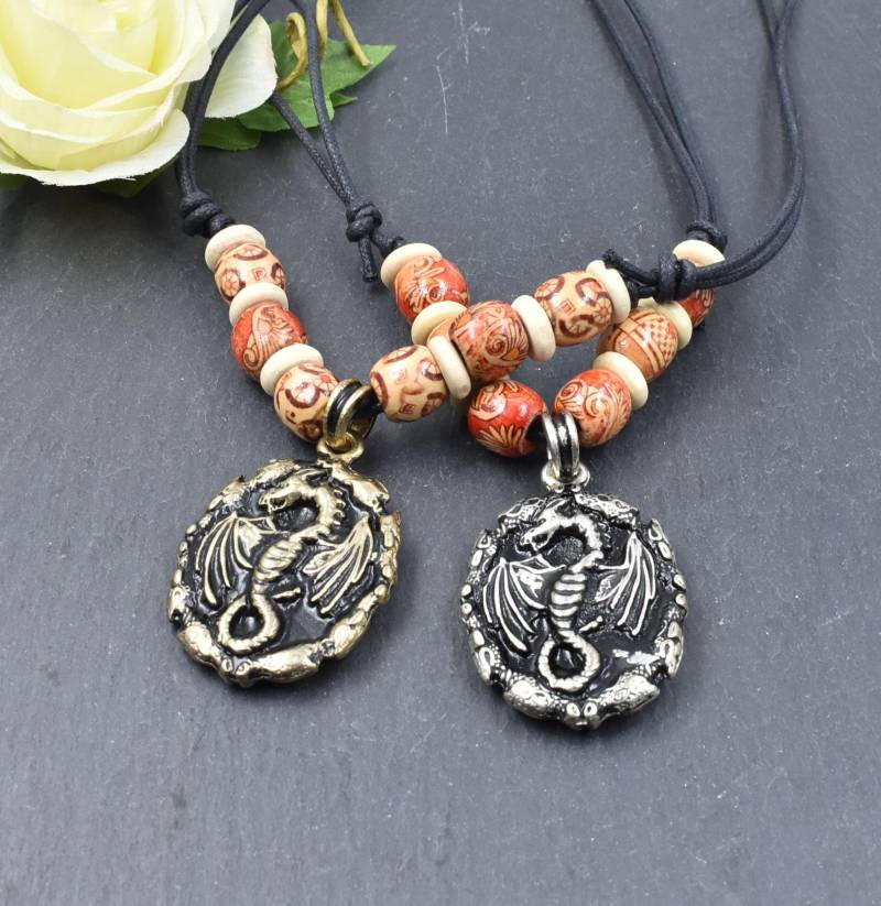 Drachenkette Nibelungen Von Belanas Schatzkiste - Holzperlenkette Mit Drachen Amulett Messing Oder Silber von BelanasSchatzkiste