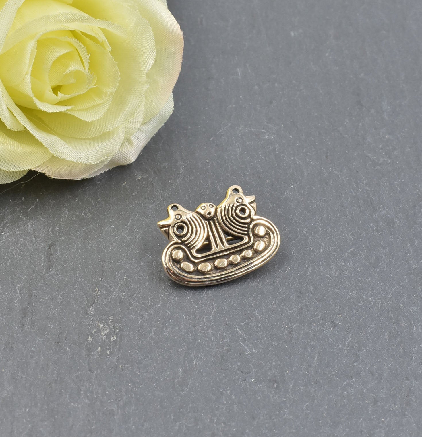 Kleine Wikinger Brosche Als Schiff Aus Dänemark 2, 5 X 2 cm, Drachenboot Fibel, Wikingerschiff Replika Kleine Wikinger Brosche Als Schiff Aus Dänemark 2, 5 X 2 cm, Drachenboot Fibel, Wikingerschiff Replika von BelanasSchatzkiste