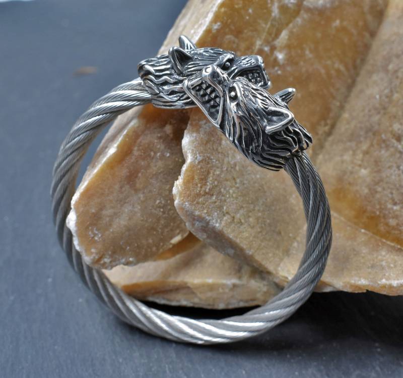 Wikinger Armreif Mit Wolfköpfen - Mittelalterlicher Edelstahlarmreif Armband Gerri Und Freki Wikinger Armreif Mit Wolfköpfen - Mittelalterlicher Edelstahlarmreif Armband Gerri Und Freki von BelanasSchatzkiste