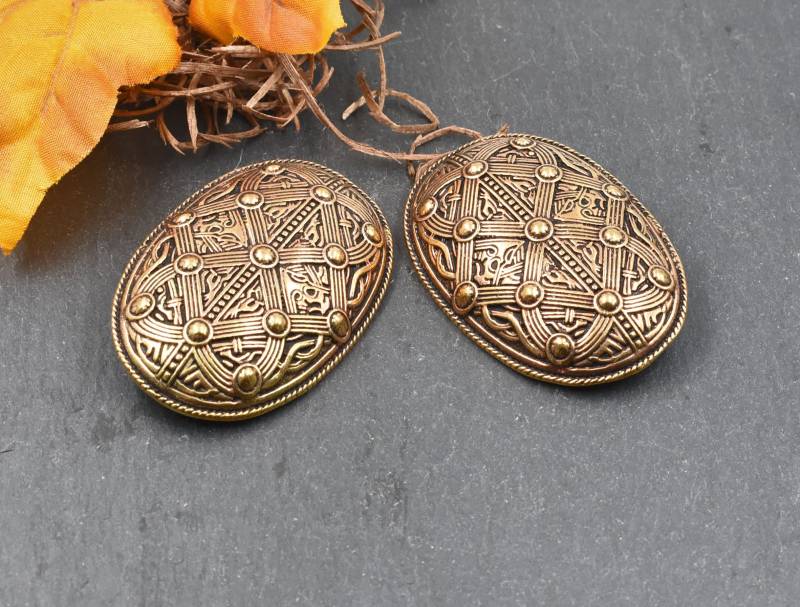 Wikinger Fibel Set Aus Norwegen Im Osebergstil - Größe Ca. 6 X 4 cm Ovalfibeln Bronze Fürs Trägerkleid Wikinger Fibel Set Aus Norwegen Im Osebergstil - Größe Ca. 6 X 4 cm Ovalfibeln Bronze Fürs Trägerkleid von BelanasSchatzkiste